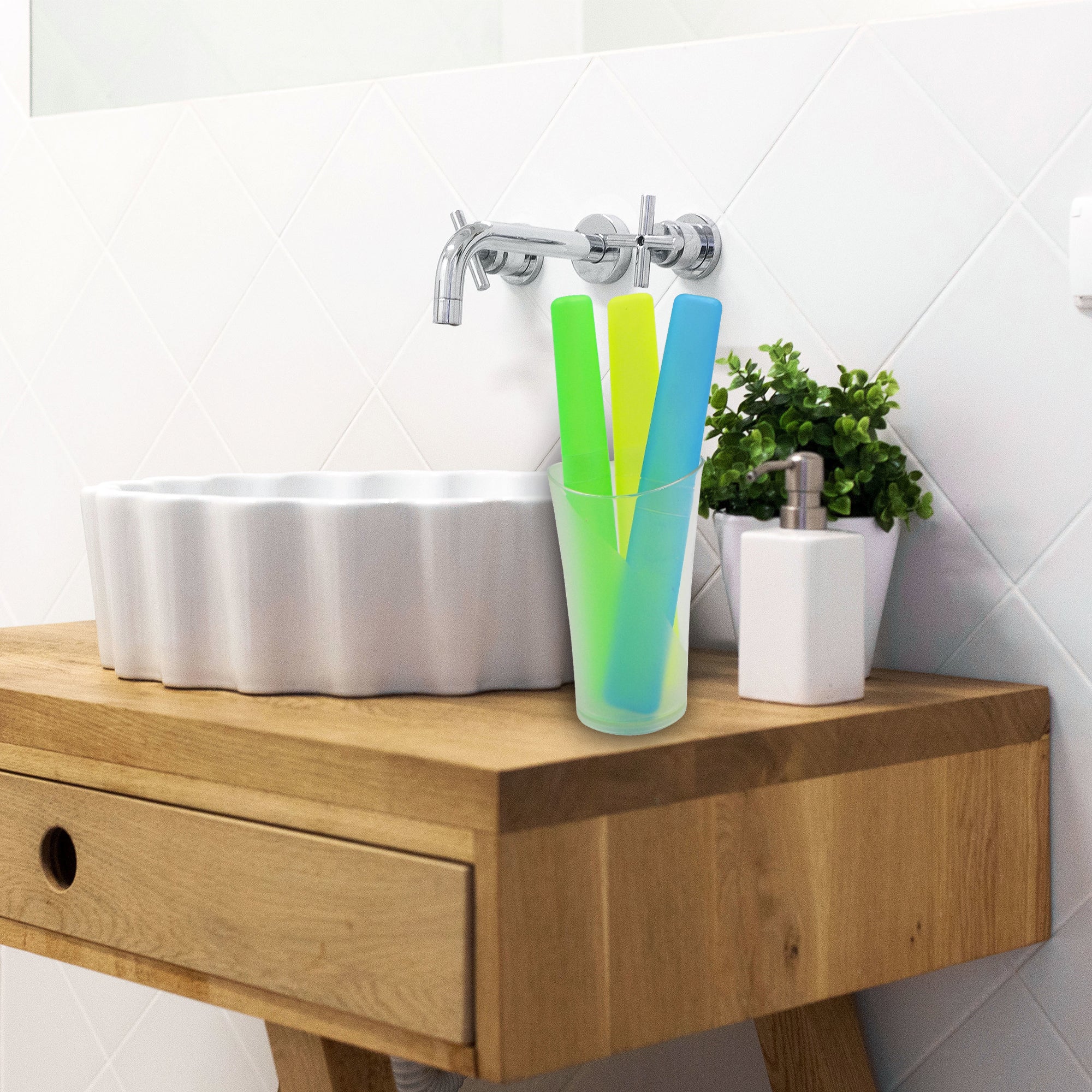 Pack of four toothbrush holders. Pack of four toothbrush holders.